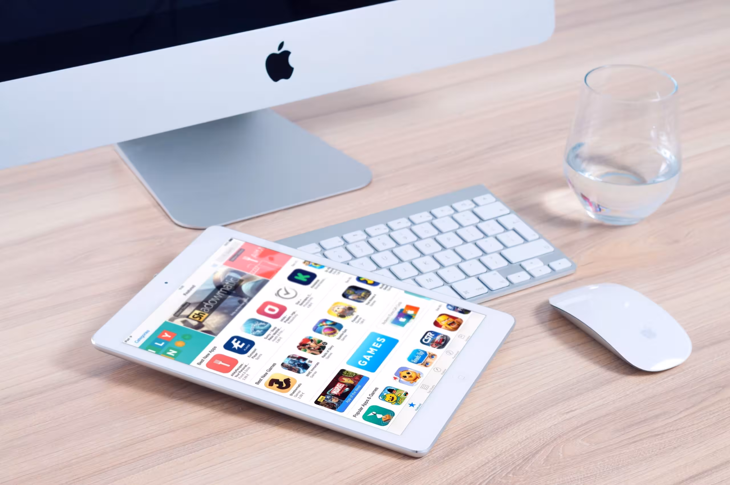 Aplikasi bisnis pada tablet dan komputer